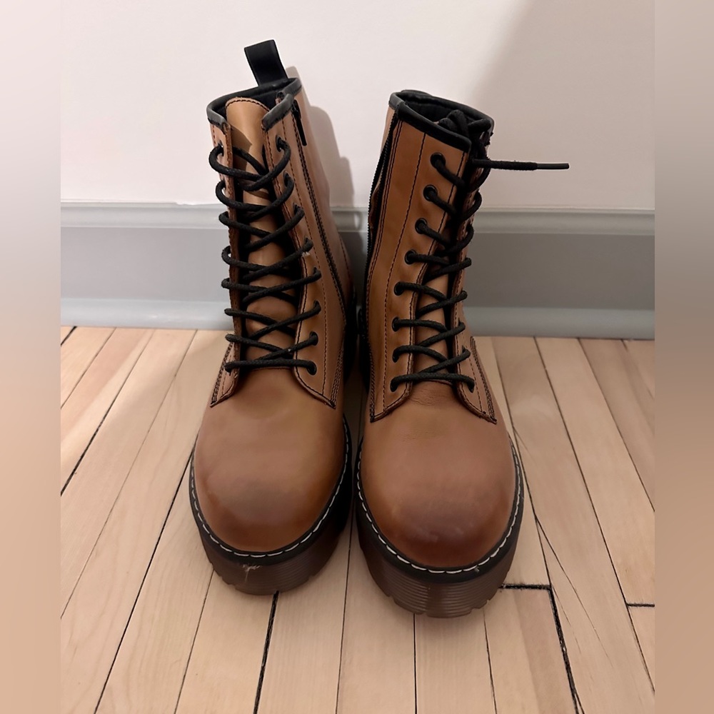 Elvis Platform Boots